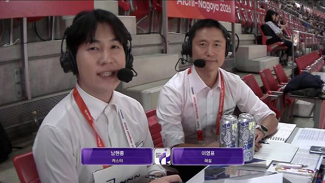 KBS 축구 중계를 맡은 이영표(오른쪽) 해설위원과 남현종 캐스터. 사진=KBS 화면 캡처