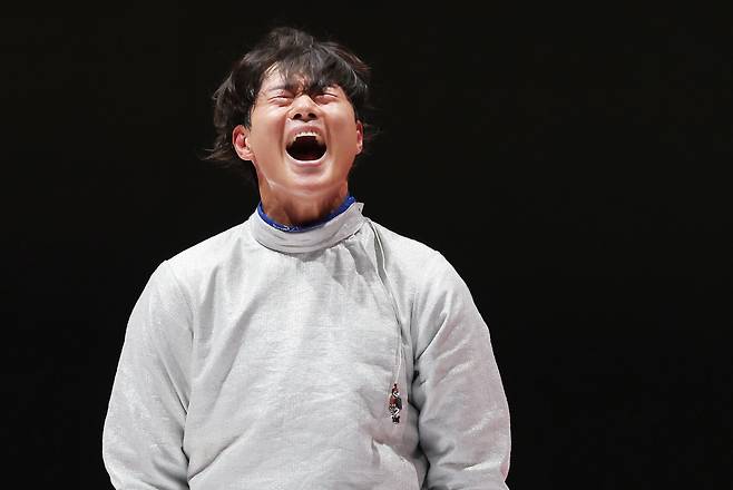 지난달 26일 일본 아이치현 도코나메 아이치 스카이 엑스포에서 열린 2026 아이치·나고야 아시안게임 펜싱 남자 사브르 단체전 결승에서 역전 드라마를 쓰며 아시안게임 4연패를 달성한 오상욱이 포효하고 있다. /뉴스1