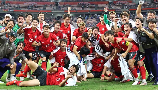 아시안게임 4연패 이룬 남자 축구 대표팀 [도요타(일본)=연합뉴스]