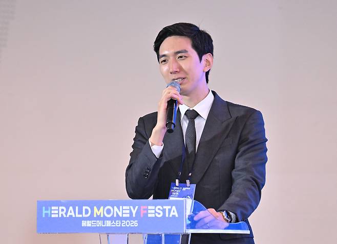 김제경 투미부동산컨설팅 소장이 3일 서울 중구 동대문디자인플라자에서 열린 헤럴드 머니페스타 2026에서 ‘‘서울 내 집’ OO 알아야 갖는다’를 주제로 강연을 하고 있다. 올해로 3회째를 맞이한 ‘헤럴드머니페스타 2026’의 주제는 ‘머니 리밸런싱(Money Rebalancing·다시 맞추는 자산의 무게)’이다. 이번 행사에서는 국내 최고 전문가들이 투자 초심자부터 재테크 고수까지 다양한 계층을 대상으로 주식·부동산·금융상품·절세·가상자산을 총망라하는 재테크 정보를 제공한다. 임세준 기자