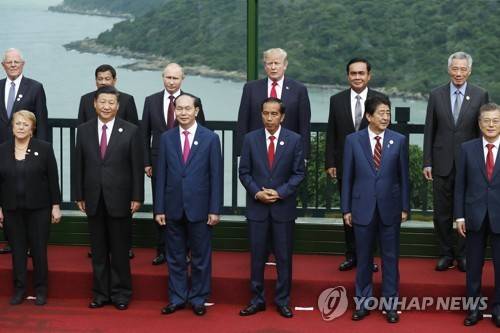 2017년 베트남에서 열린 아시아태평양경제협력체(APEC) 정상회의 당시 미중러 3국 정상이 참여한 기념촬영. [EPA=연합뉴스 자료사진]
