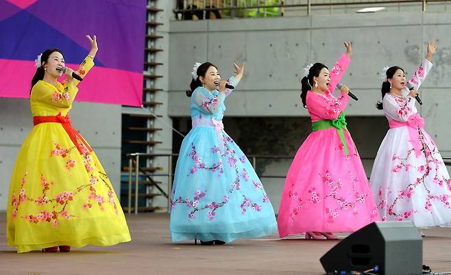 북한이탈주민 900명이 모인 ‘2026 한반도 평화 공존을 위한 한마당 축제’가 지난 3일 대전 엑스포 시민광장에서 열렸다. 김성태 객원기자
