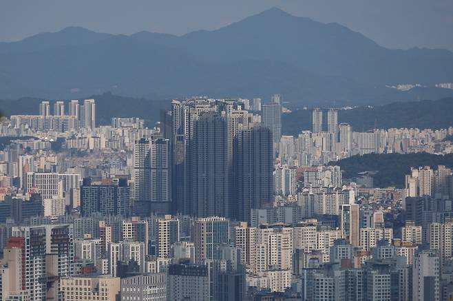 남산에서 바라본 서울시내 아파트. [연합]