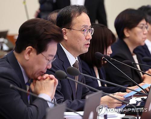 발언하는 이형일 부총리 (서울=연합뉴스) 한상균 기자 = 이형일 부총리 겸 재정경제부 장관이 29일 청와대에서 열린 이재명 대통령 주재 국무회의에서 발언하고 있다. 2026.9.29 [청와대통신사진기자단] xyz@yna.co.kr