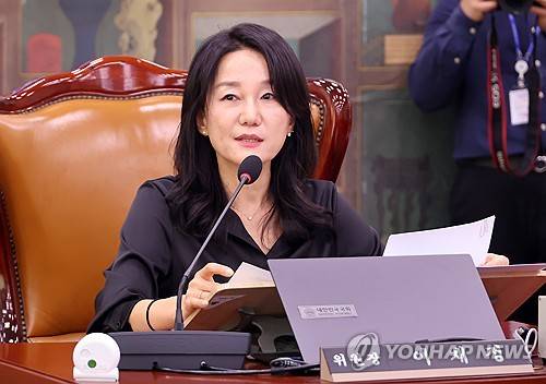 국감 증인 채택 논의하는 이재정 위원장 (서울=연합뉴스) 배재만 기자 = 29일 국회에서 열린 문화체육관광위원회 전체회의에서 이재정 위원장이 국감 증인 등 출석 요구와 관련한 입장을 밝히고 있다. 2026.9.29 scoop@yna.co.kr