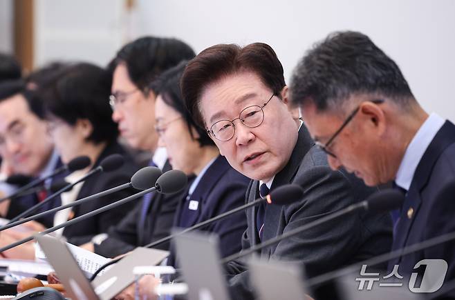 이재명 대통령이 6일 청와대에서 열린 국무회의에서 발언을 하고 있다. 2026.10.6 ⓒ 뉴스1 허경 기자
