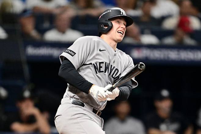 ST PETERSBURG, FLORIDA - OCTOBER 05: Ben Rice #22 of the New York Yankees hits a solo home run against the Tampa Bay Rays during the eighth inning in game two of the American League Division Series at Tropicana Field on October 05, 2026 in St Petersburg, Florida.   Julio Aguilar/Getty Images/AFP (Photo by Julio Aguilar / GETTY IMAGES NORTH AMERICA / Getty Images via AFP)







<저작권자(c) 연합뉴스, 무단 전재-재배포, AI 학습 및 활용 금지>