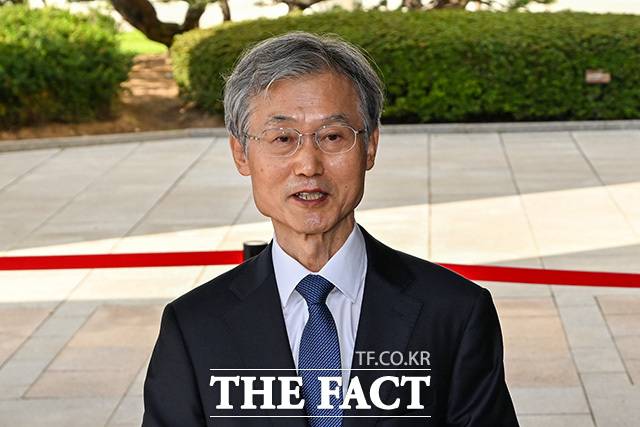 조희대 대법원장이 9월 28일 오전 서울 서초구 대법원으로 출근하며 입장을 밝히고 있다. /송호영 기자