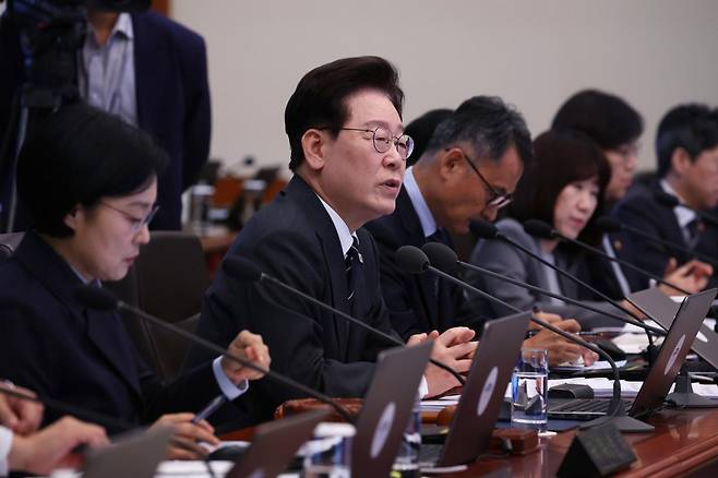 이재명 대통령이 6일 청와대에서 열린 국무회의에서 발언하고 있다. 왕태석 선임기자