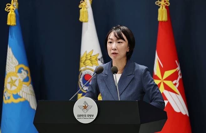 10일 서울 용산구 국방부에서 정빛나 대변인이 옛 청사 복귀 후 첫 정례브리핑을 하고 있다. 윤석열 정부 당시 '용산 대통령실 이전'으로 대통령실에 청사를 내줬던 국방부는 약 4년 만에 다시 옛 청사로 이전 작업을 시작해, 부서별로 순차적으로 이사 작업을 진행하고 있다. 2026.8.10 [연합뉴스]