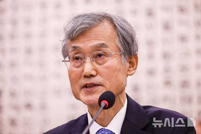 [서울=뉴시스] 정병혁 기자 = 조희대 대법원장이 6일 서울 여의도 국회에서 열린 국회 법제사법위원회의 대법원 등 국정감사에서 질문에 답하고 있다. 2026.10.06. jhope@newsis.com