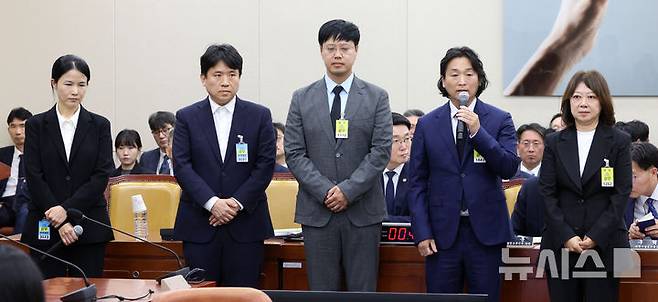 bjko@newsis.com [서울=뉴시스] 고범준 기자 = 6일 서울 여의도 국회에서 열린 과학기술정보방송통신위원회 국정감사(과학기술정보통신부 등)에서 최주희 티빙대표 등 개인정보 유출관련 플랫폼 기업 관계자들이 의원 질의에 답변하고 있다. 왼쪽부터 최주희 티빙대표, 김정훈 우아한 형제들 CISO, 임한욱 토스 페이먼츠 CEO, 홍승일 강남언니 CEO, 박수경 듀오 대표이사. 2026.10.06. bjko@newsis.com