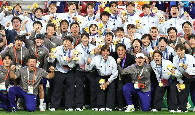▲ 축구 대표팀의 일부 선수들은 경기 후 병역혜택에 관련해 국민 정서와 반하는 경솔한 발언을 내놔 질타를 받았다 ⓒ연합뉴스