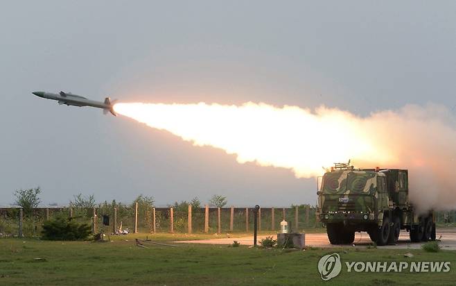 2014년 6월 성공적으로 시험 발사되는 아카시 미사일  [EPA=연합뉴스 자료사진. 재판매 및 DB 금지]