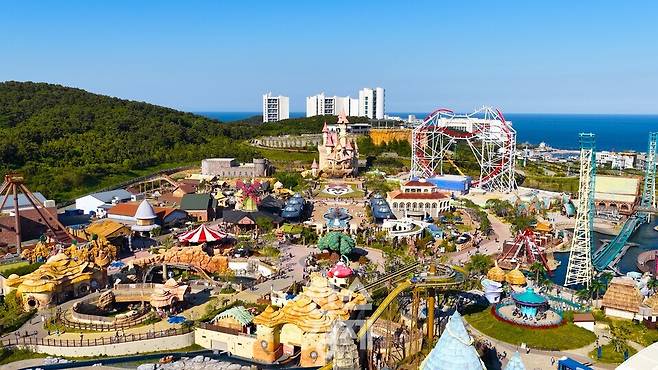 롯데월드 어드벤처 부산 전경. 사진편집=정수연 기자