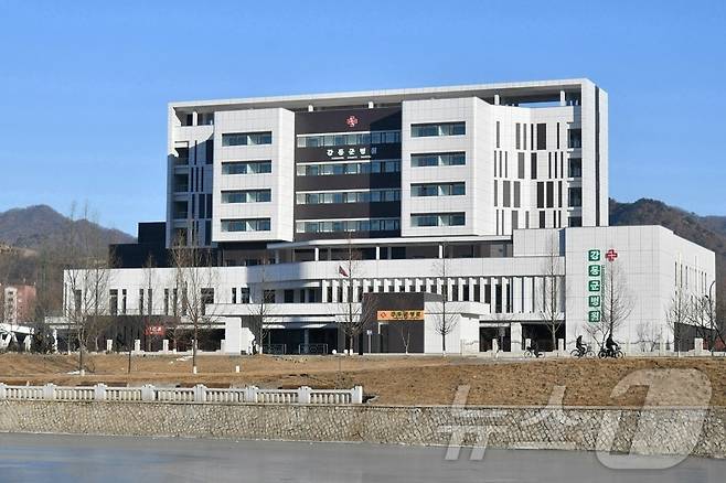 (평양 노동신문=뉴스1) = 북한 노동당 기관지 노동신문은 평양시 강동군과 평안북도 구성시에 새로 건설된 병원들이 개원했다고 보도했다. [국내에서만 사용가능. 재배포 금지. DB 금지. For Use Only in the Republic of Korea. Redistribution Prohibited] rodongphoto@news1.kr