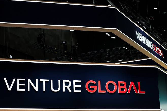 미국 LNG 업체 벤처글로벌(Venture Global) 로고. 사진은 지난달 14일 태국 방콕에서 열린 가스텍 방콕 2026 전시회 부스에 전시된 모습. /로이터통신