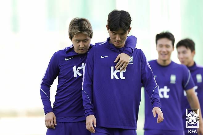 이강인(왼쪽)과 황인범. 사진=KFA