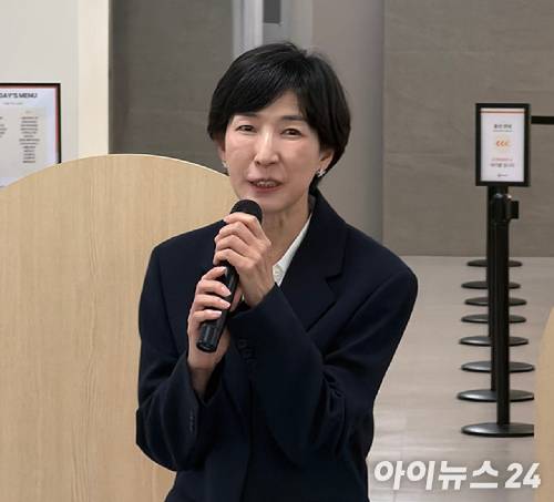 김정수 삼양식품 회장이 짜르르의 맛에 대해 설명하고 있다. [사진=설래온 기자 ]