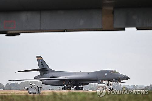 지난달 27일(현지시간) 영국 페어퍼드 기지의 미 B-1 전략폭격기 [AFP=연합뉴스 자료사진. 재판매 및 DB 금지]