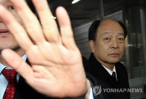 공판 참석하는 선박왕 권혁 회장 [연합뉴스 자료사진]