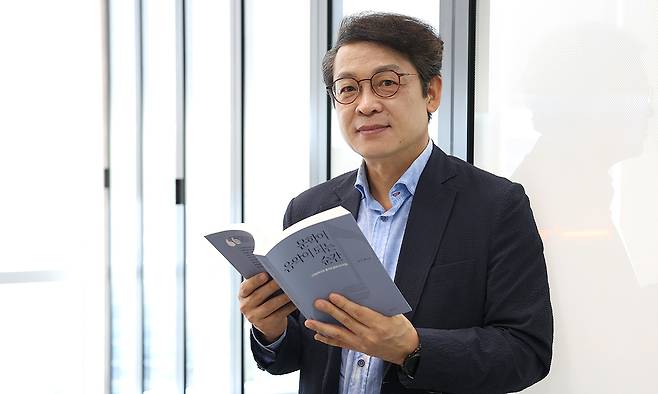 2일 서울 용산구 세계일보 사옥에서 만난 유인재 전 감사원 국장은 “클래식음악을 처음 들었을 때 기존에 살던 세계와는 완전히 다른 세계가 있다는 것을 알게 됐다”며 “그때의 감동을 잊을 수가 없어 클래식음악과 연관된 책을 썼고 강의를 하고 있다”고 말한다. 남정탁 기자