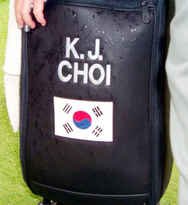 최경주 캐디백에 새겨진 태극기. 연합뉴스