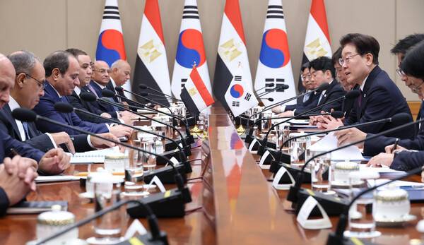 이재명 대통령과 압델 파타 알시시 이집트 대통령이 8일 청와대에서 확대 정상회담을 하고 있다. 2026.10.8 연합뉴스