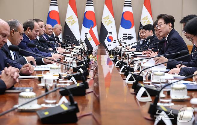 이재명 대통령과 압델파타 알시시 이집트 대통령이 8일 청와대에서 확대 회담을 하고 있다. 2026.10.8 ⓒ 뉴스1 허경 기자
