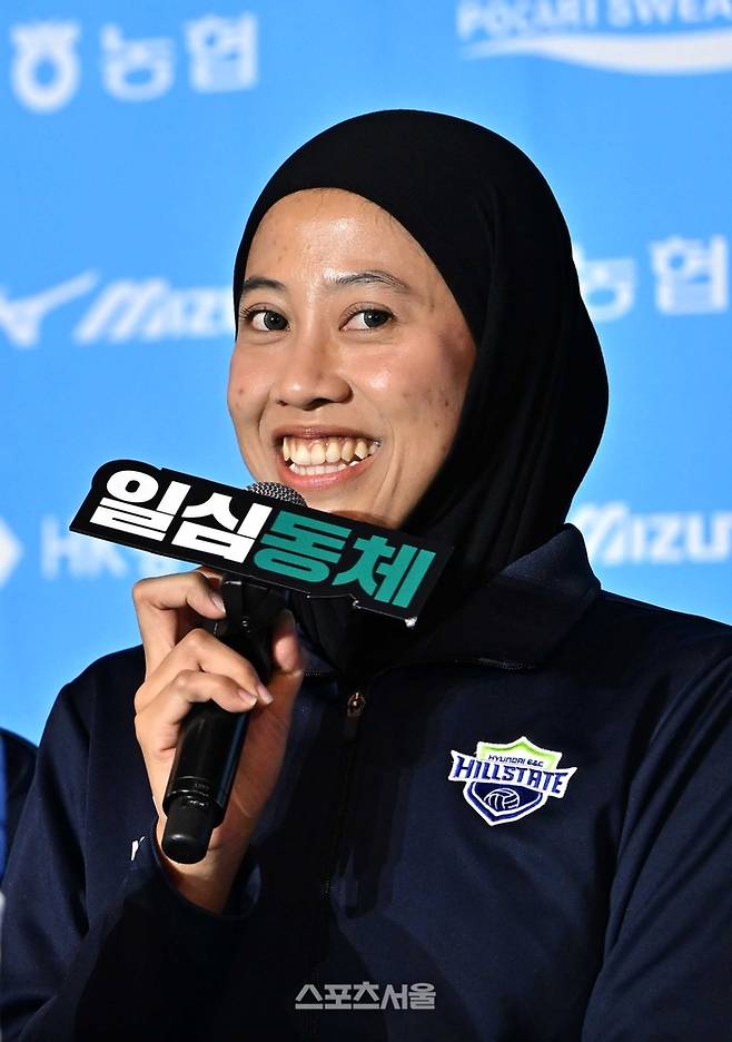 현대건설 메가가 7일 서울 강남구 호텔 리베라 청담에서 진행된 2026-2027시즌 프로배구 여자부 미디어데이 행사에서 시즌 각오를 밝히고 있다. 2026. 10. 7.  박진업 기자 upandup@sportsseoul.com