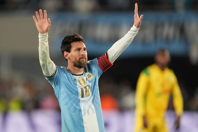 Argentina's Lionel Messi celebrates after scoring his side's third goal from the penalty spot during his final match for the national team, a soccer friendly against Benin, in Buenos Aires, Argentina, Tuesday, Oct.6, 2026. (AP/Photo/Gustavo Garello)







<저작권자(c) 연합뉴스, 무단 전재-재배포, AI 학습 및 활용 금지>