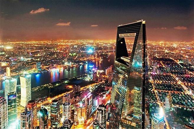 중국 상하이시 푸둥신구에 위치한 상하이 세계금융센터 관광홀. 상하이문화관광행정부