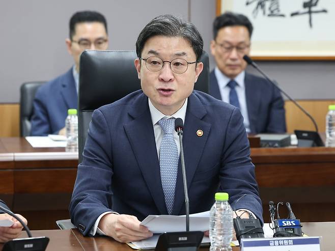 이억원 금융위원장이 4일 서울 종로구 서울정부청사에서 열린 최근 침해위협 대응 전금융권 긴급 점검회의에서 모두발언을 하고 있다./2026.10.4 임형택 기자