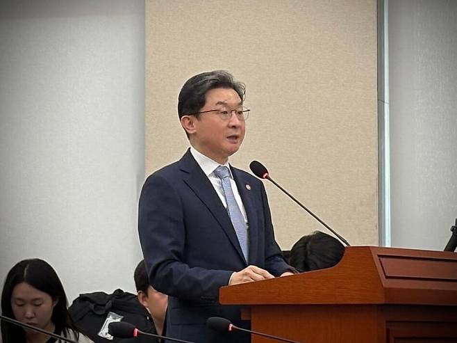 8일 국회 정무위 금융위원회 국정감사에 이억원 금융위원장이 참석해 발언하고 있다. 김태은 기자