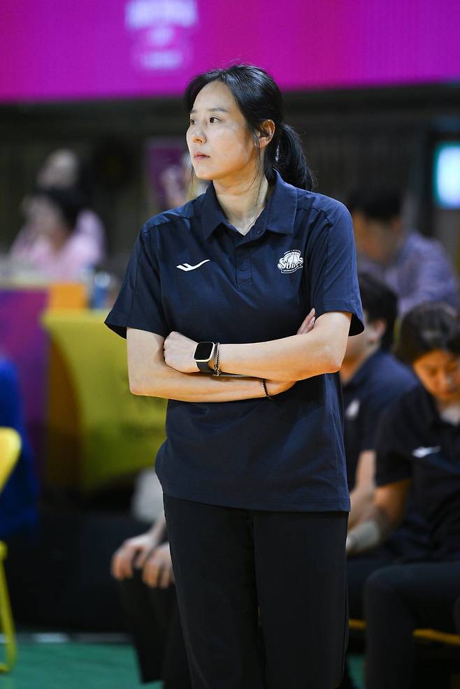 최윤아 감독이 이끄는 신한은행이 ‘2026 KB국민은행 박신자컵’서 달라진 모습을 보인다. 사진제공｜WKBL