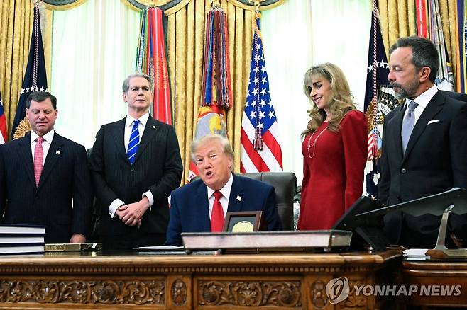 백악관서 발표하는 트럼프 대통령 [AFP=연합뉴스. 재판매 및 DB 금지]