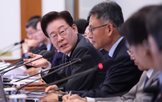 이재명 대통령이 6일 청와대에서 열린 국무회의에서 발언하고 있다. 연합뉴스