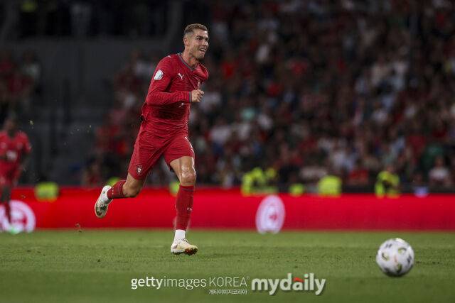 포르투갈 대표팀의 호날두가 웨일스와의 2026-27시즌 UEFA 네이션스리그 경기에 선발 출전했다./게티이미지코리아