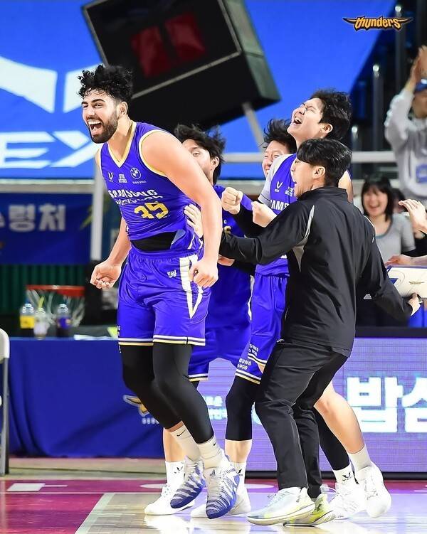 11일 삼성이 서울 잠실학생체육관에서 열린 2026-2027 KCC 프로농구 소노와의 경기에서 82-81로 승리했다. ( 수원 삼성 케렘 칸터(C) : 출장시간 38:07, 야투 6/17, 3점슛 1/7, 자유투 7/8, 총득점 20, 어시스트 2, 리바운드 11, 턴오버 5,개인반칙 3)). /사진=수원 삼성