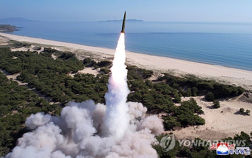 북한 탄도미사일. [조선중앙통신·연합뉴스 자료사진]