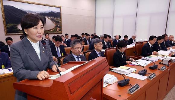 송미령 농림축산식품부 장관이 7일 국회에서 열린 농림축산식품해양수산위원회 국정감사에서 업무보고를 하고 있다. 2026.10.7 [사진=연합뉴스]