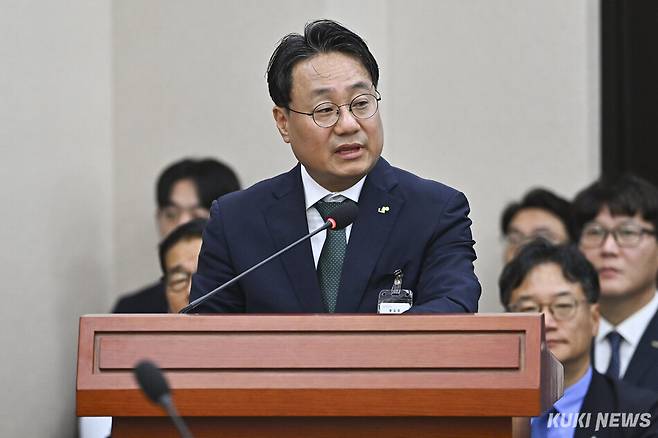 이성훈 한국토지주택공사 사장이 12일 서울 여의도 국회에서 열린 국토교통위원회 국정감사에서 업무보고를 하고 있다. 남동균 기자
