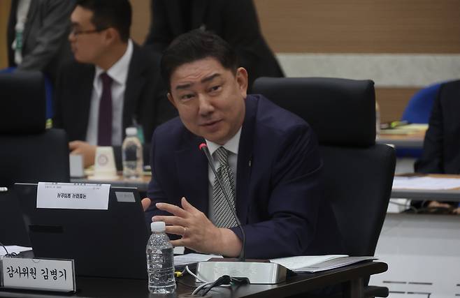 민주당 김병기 의원이 병무청 국정감사에서 질의하고 있다. / 사진=연합뉴스