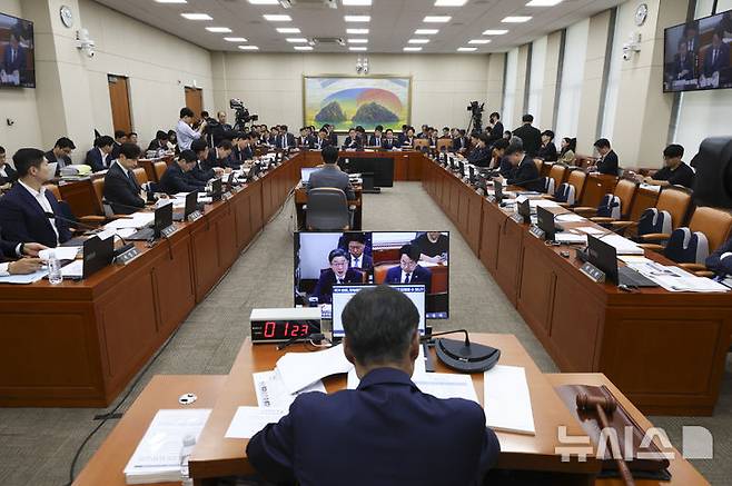 [서울=뉴시스] 김근수 기자 = 8일 서울 여의도 국회에서 정무위원회 국정감사가 열리고 있다. 2026.10.08. ks@newsis.com