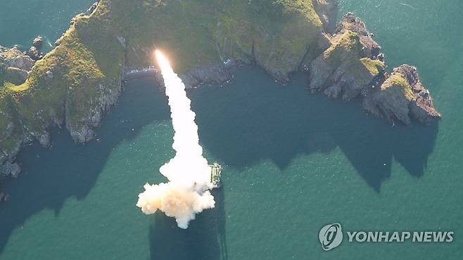 극초음속 활공비행체 최초 시험발사 (서울=연합뉴스) 지난 8일 이재명 대통령이 참관한 국방과학연구소의 극초음속 활공비행체(HGV) 최초 시험발사 모습. 2026.10.9 [청와대 제공. 재판매 및 DB 금지] photo@yna.co.kr