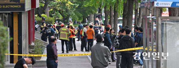 13일 오후 인천 남동구 구월동 한 복합상가에서 흉기난동 사건이 발생해 1명이 중상을 입는 등 8명이 다쳤다. 경찰이 사건 현장을 통제하고 있다. 2026.10.13 /조재현기자 jhc@kyeongin.com