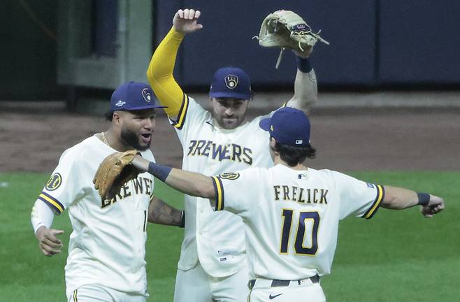 Milwaukee Brewers outfielders Jackson Chourio, Garrett Mitchell and Sal Frelick celebrate after the Brewers defeated the Los Angeles Dodgers 7-4 in game two of the MLB National League Championship Series at American Family Field in Milwaukee, Wisconsin, on Monday, October 12, 2026. The Brewers have a 2-0 lead in the best-of-seven series. Photo by Tannen Maury/UPI        <저작권자(c) 연합뉴스, 무단 전재-재배포, AI 학습 및 활용 금지>