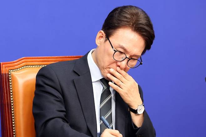 김민석 더불어민주당 대표가 지난 12일 오전 서울 여의도 국회에서 열린 최고위원회의에서 생각에 잠겨 있다. /사진=뉴스1
