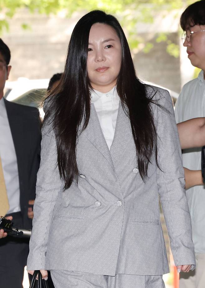 연예기획사 원헌드레드 레이블 차가원 대표가 3일 구속 전 피의자 심문(영장실질심사)을 위해 서울 서초구 서울중앙지법에 출석하고 있다. 2026.8.3 / 사진=연합뉴스 제공