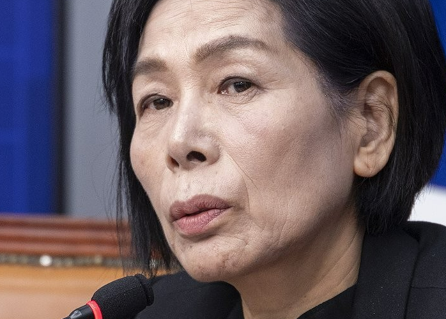 더불어민주당 최민희 최고위원이 12일 국회에서 열린 최고위원회의에서 발언하고 있다. 연합뉴스